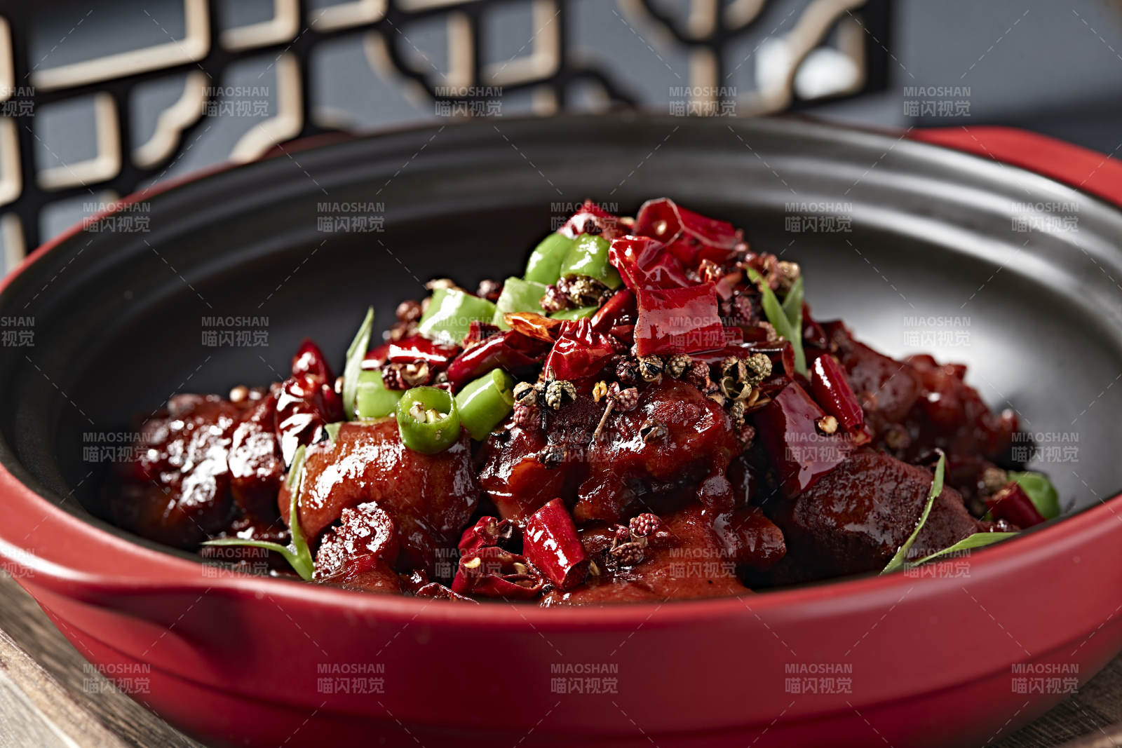 砂锅红焖香辣猪蹄块