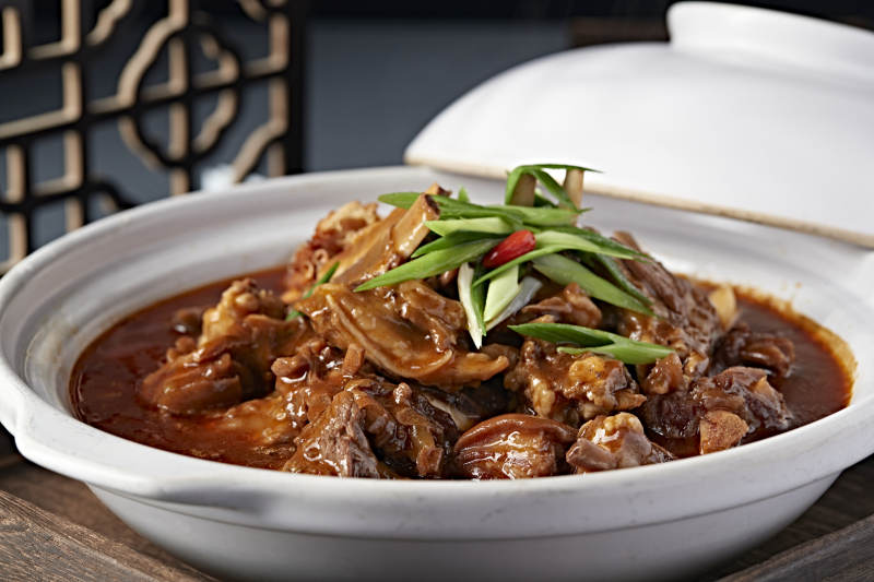 砂锅红焖香辣羊排带皮羊肉