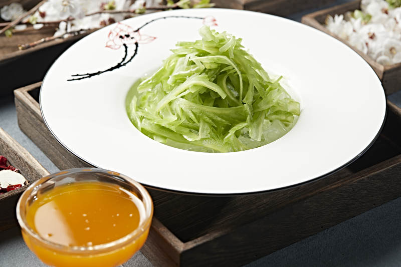 涼拌苦瓜絲配蘸料雞汁