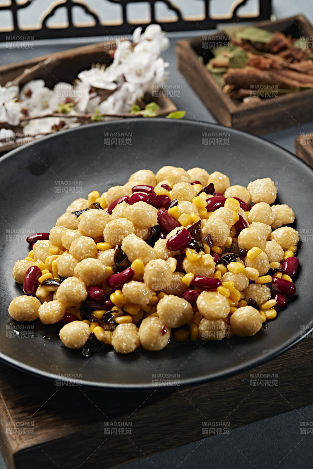 木耳蜜豆玉米炒迷你麻團