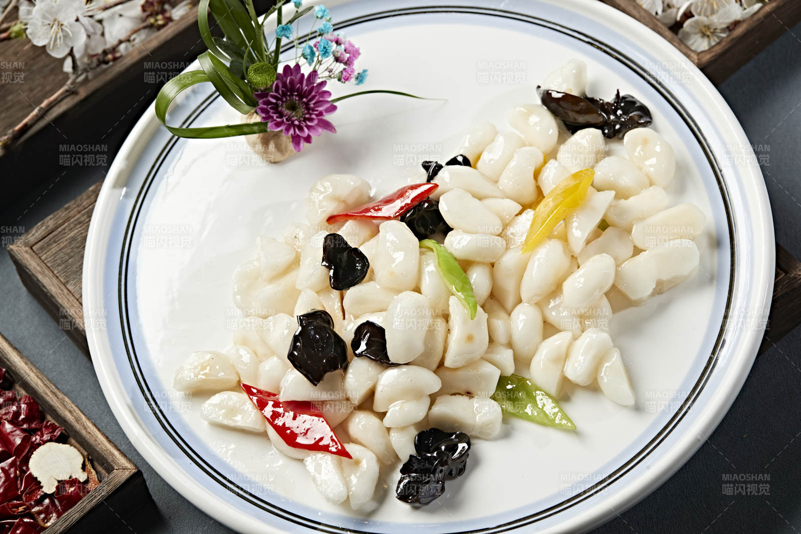 荷塘月色彩椒木耳炒马蹄荸荠