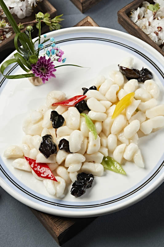 荷塘月色彩椒木耳炒马蹄荸荠