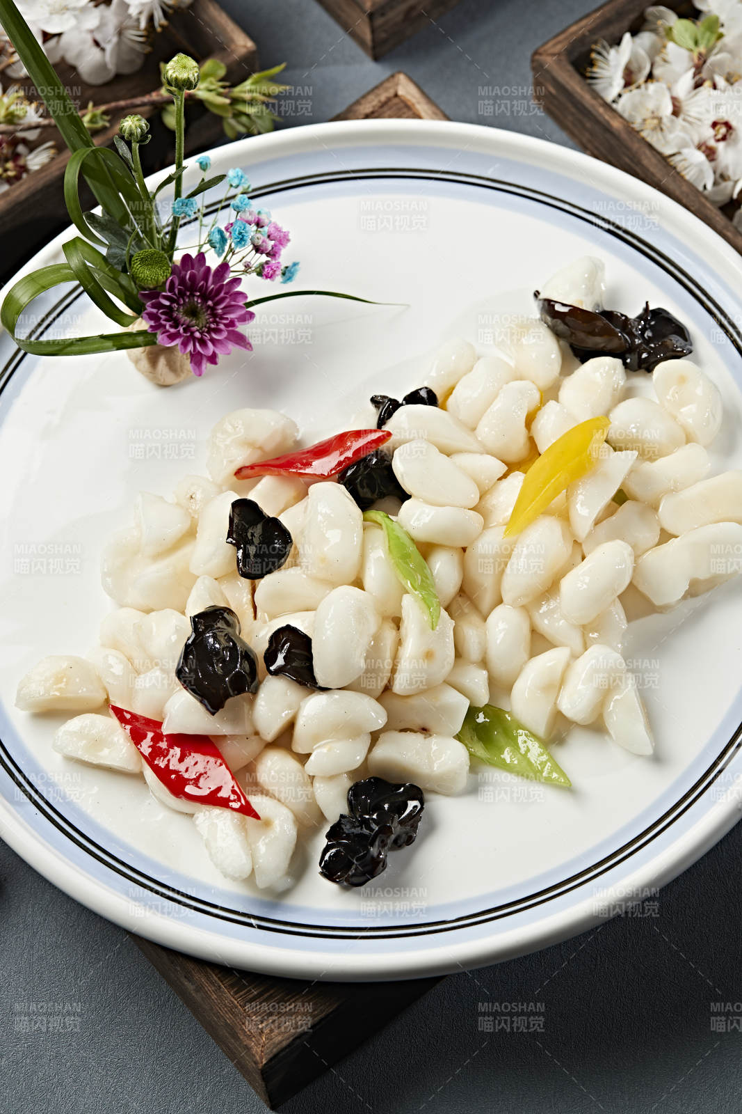 荷塘月色彩椒木耳炒马蹄荸荠