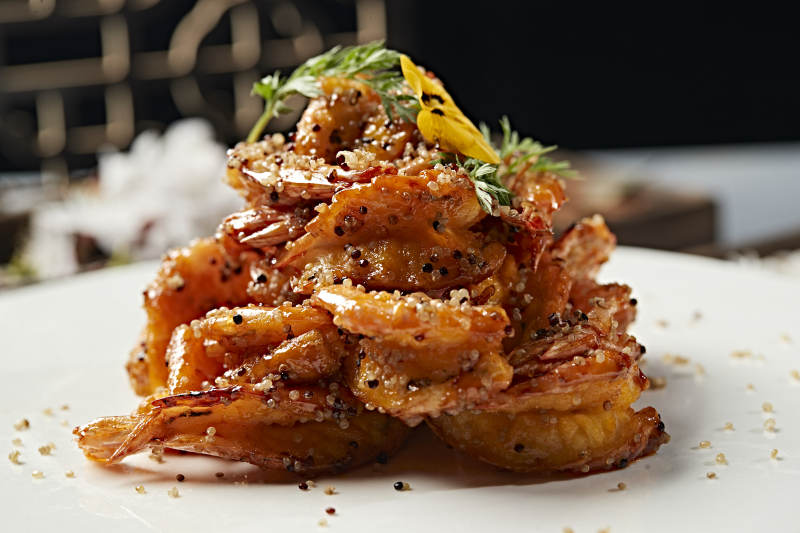 藜麦炒焦糖蒜香开背虾