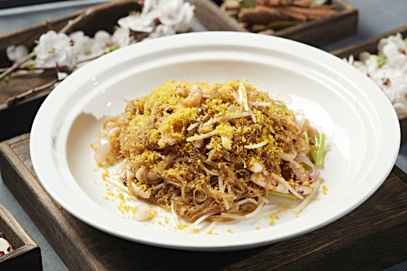 咸蛋黄芽菜水晶粉炒鱿鱼须