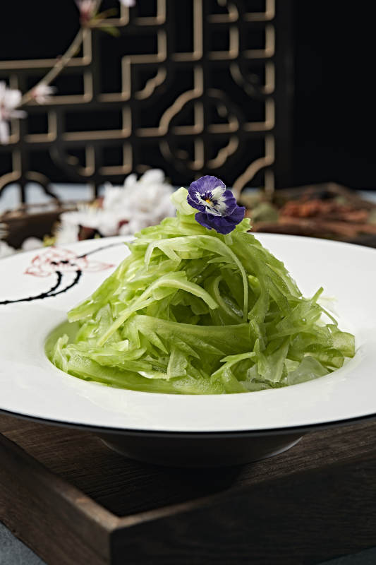 涼拌苦瓜絲配蘸料雞汁