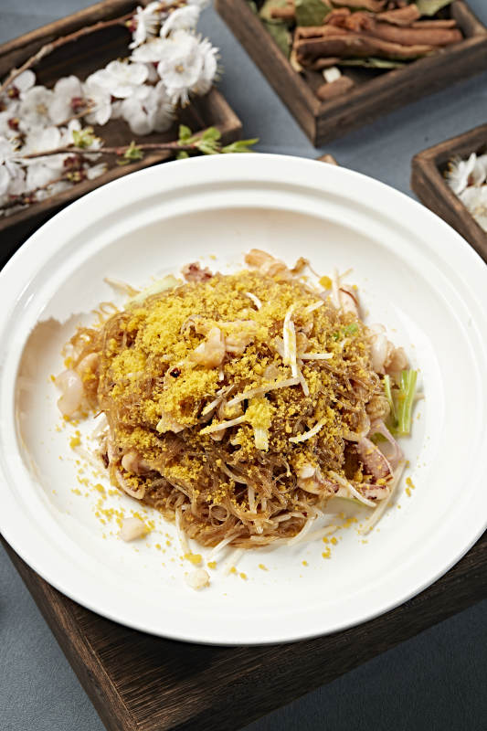 咸蛋黄芽菜水晶粉炒鱿鱼须