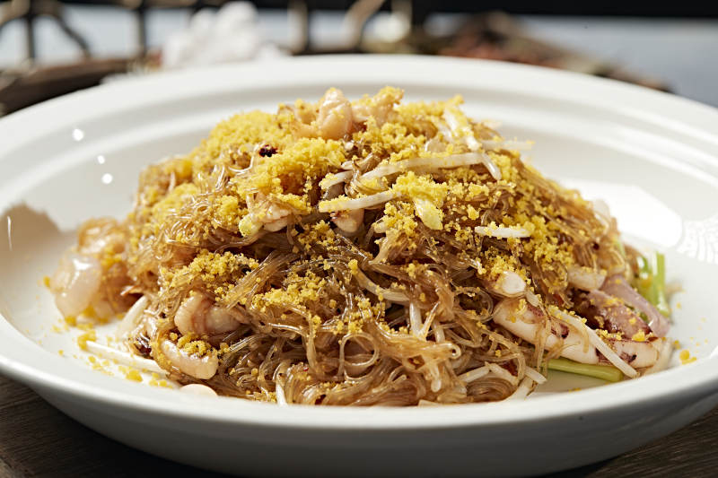 咸蛋黄芽菜水晶粉炒鱿鱼须