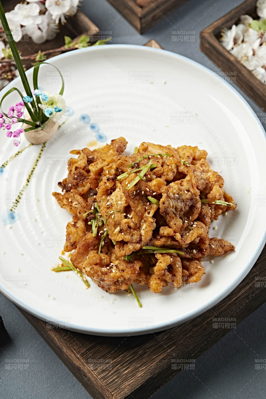 香炸孜然黄牛肉-摄影图