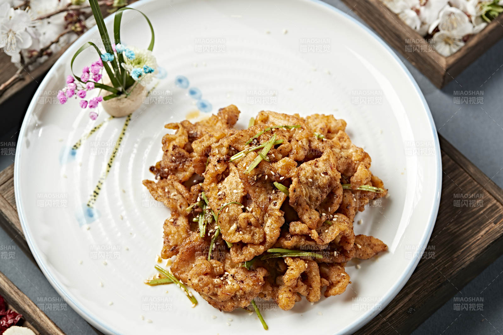 香炸孜然黄牛肉-摄影图