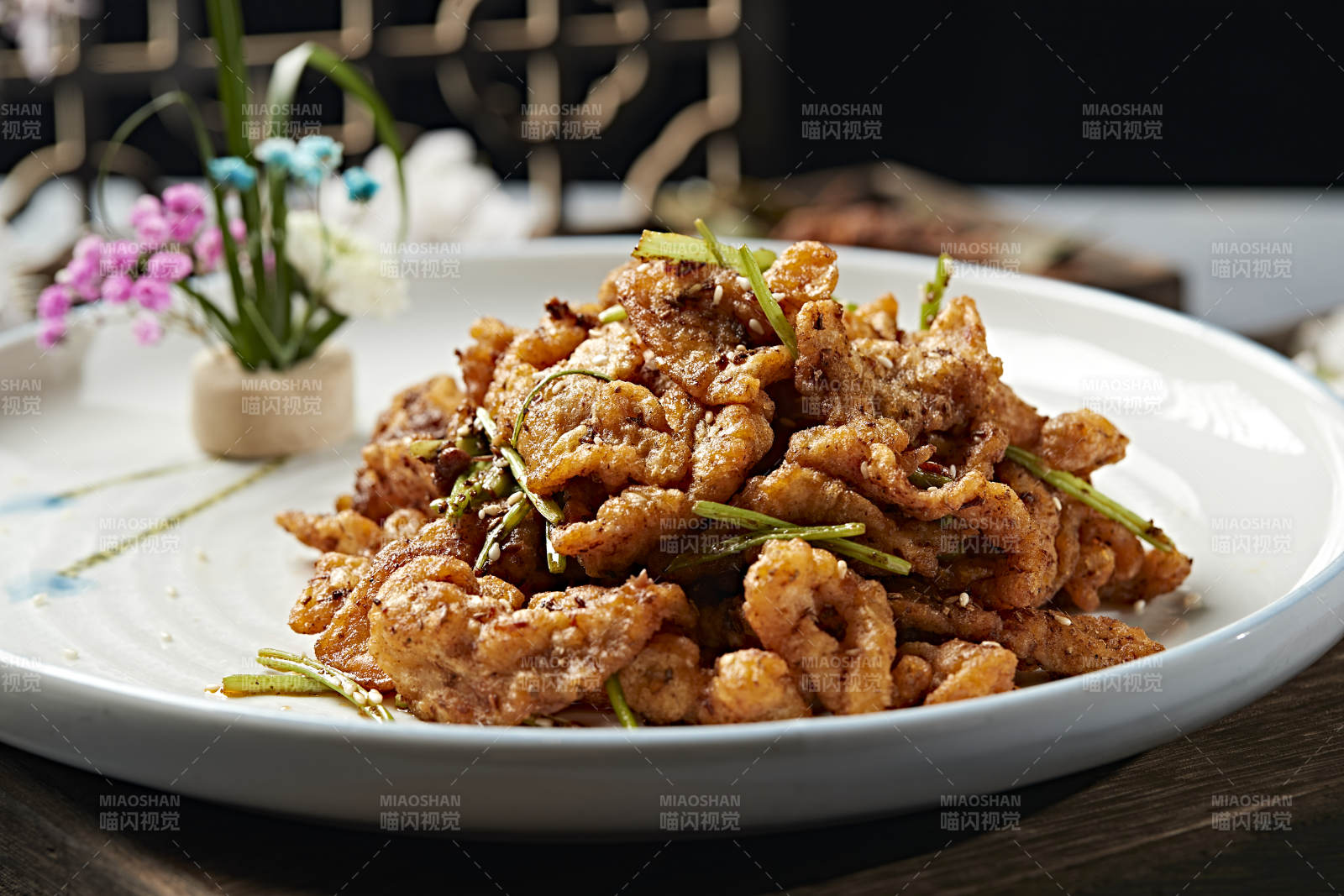 香炸孜然黄牛肉-摄影图