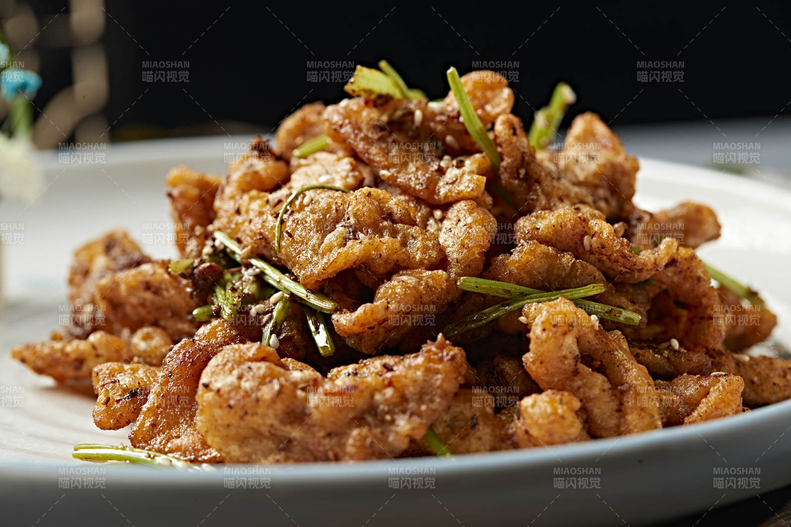 香炸孜然黄牛肉-摄影图