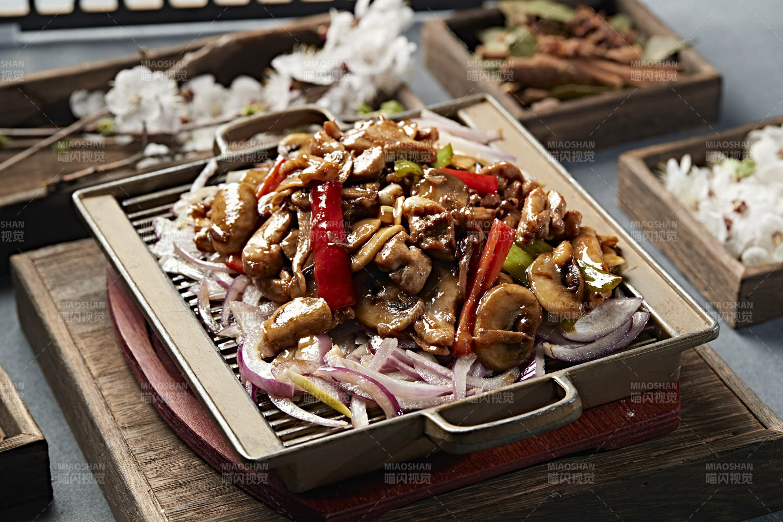 铁板葱香口蘑鸡腿肉