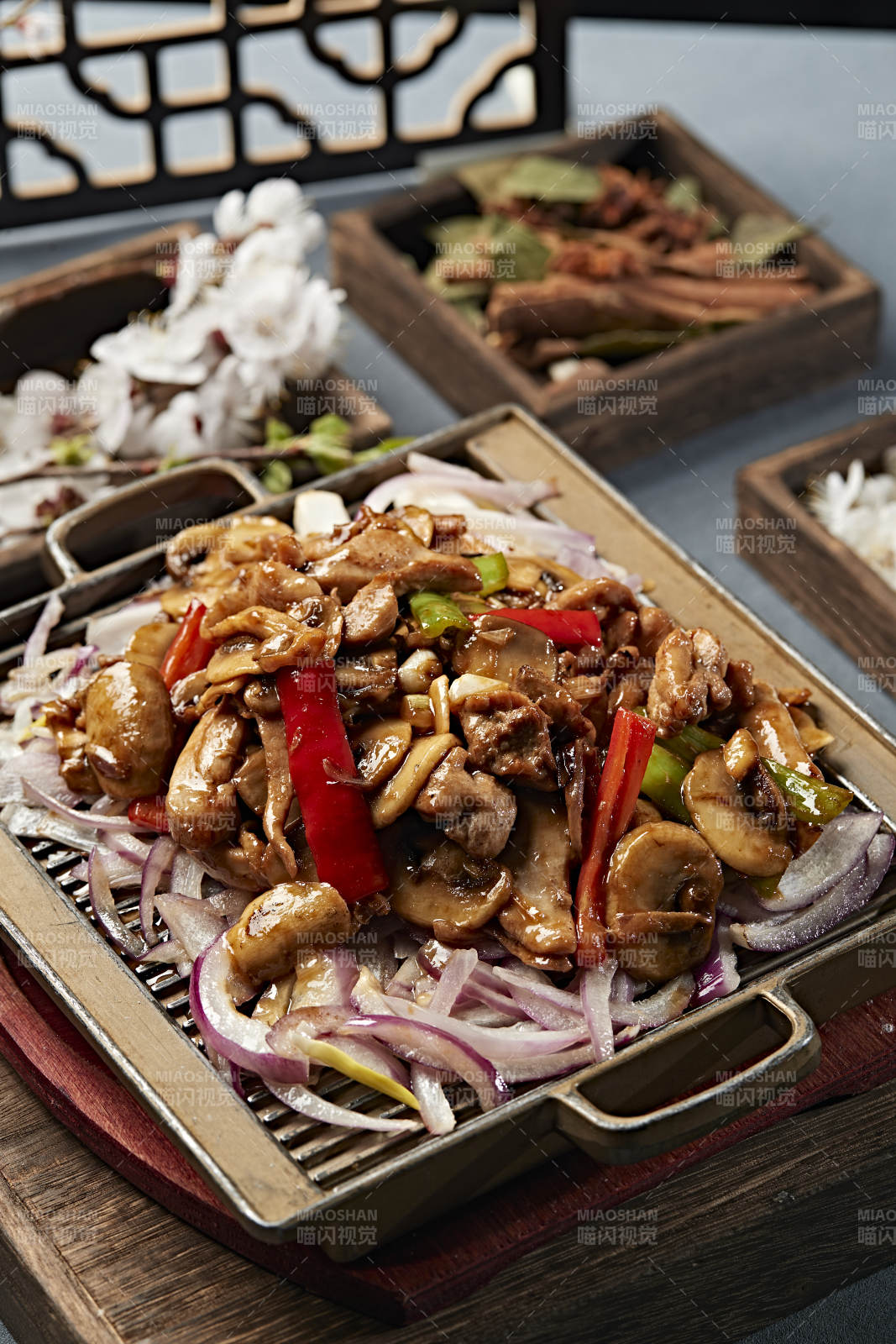 铁板葱香口蘑鸡腿肉