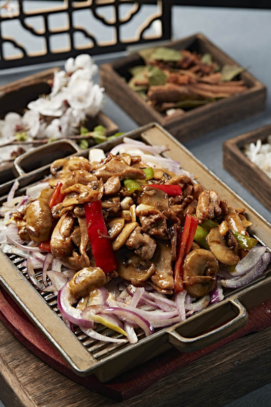 铁板葱香口蘑鸡腿肉