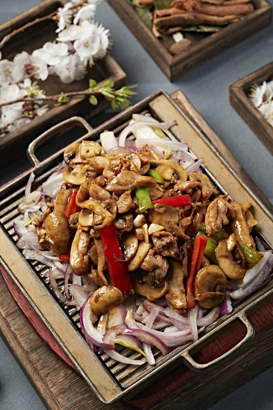 铁板葱香口蘑鸡腿肉