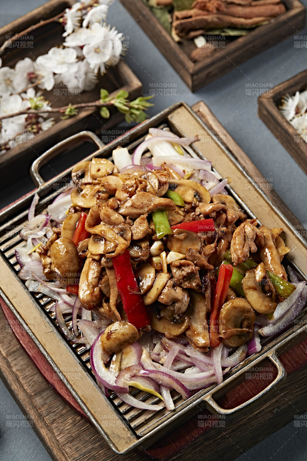 铁板葱香口蘑鸡腿肉