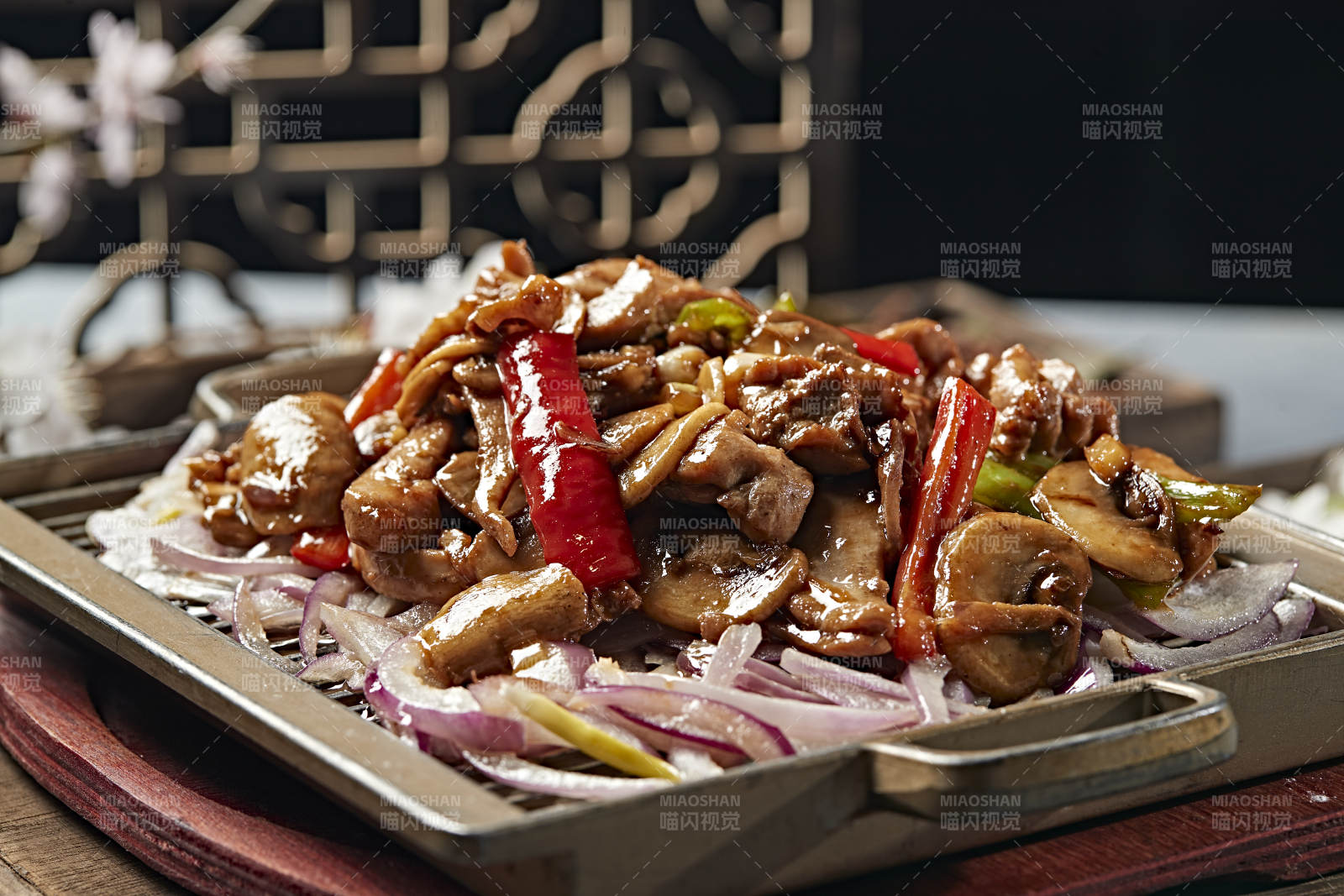 铁板葱香口蘑鸡腿肉