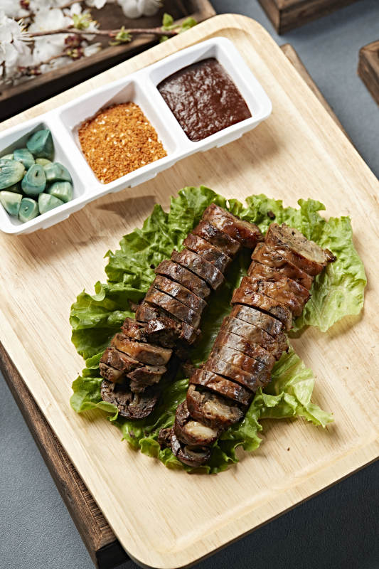 炭烤包油牛肝切片