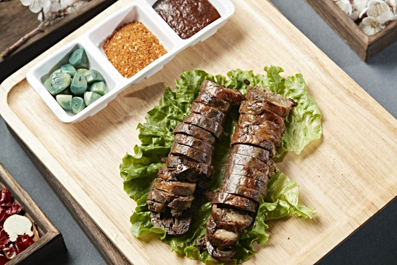 炭烤包油牛肝切片