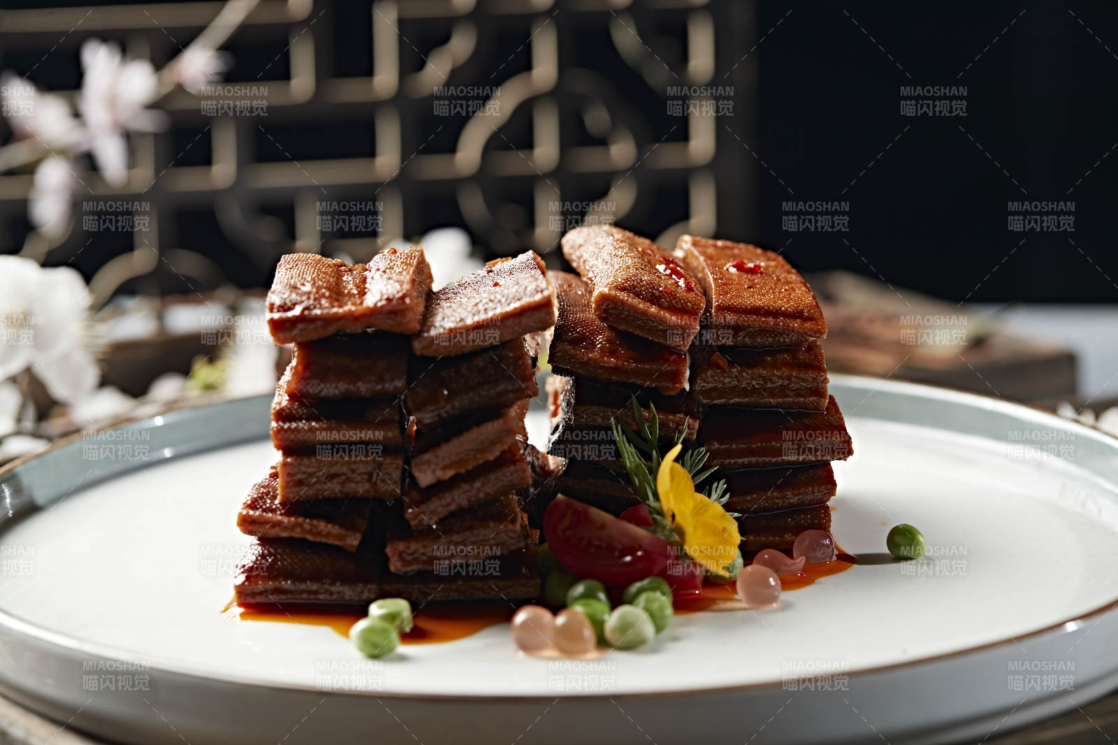 麻辣鲜甜的卤味豆腐干-摄影图