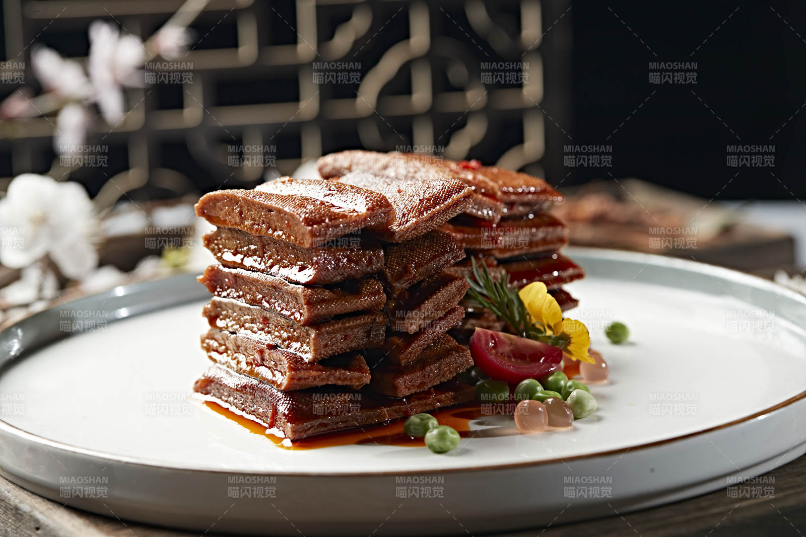 麻辣鲜甜的卤味豆腐干-摄影图