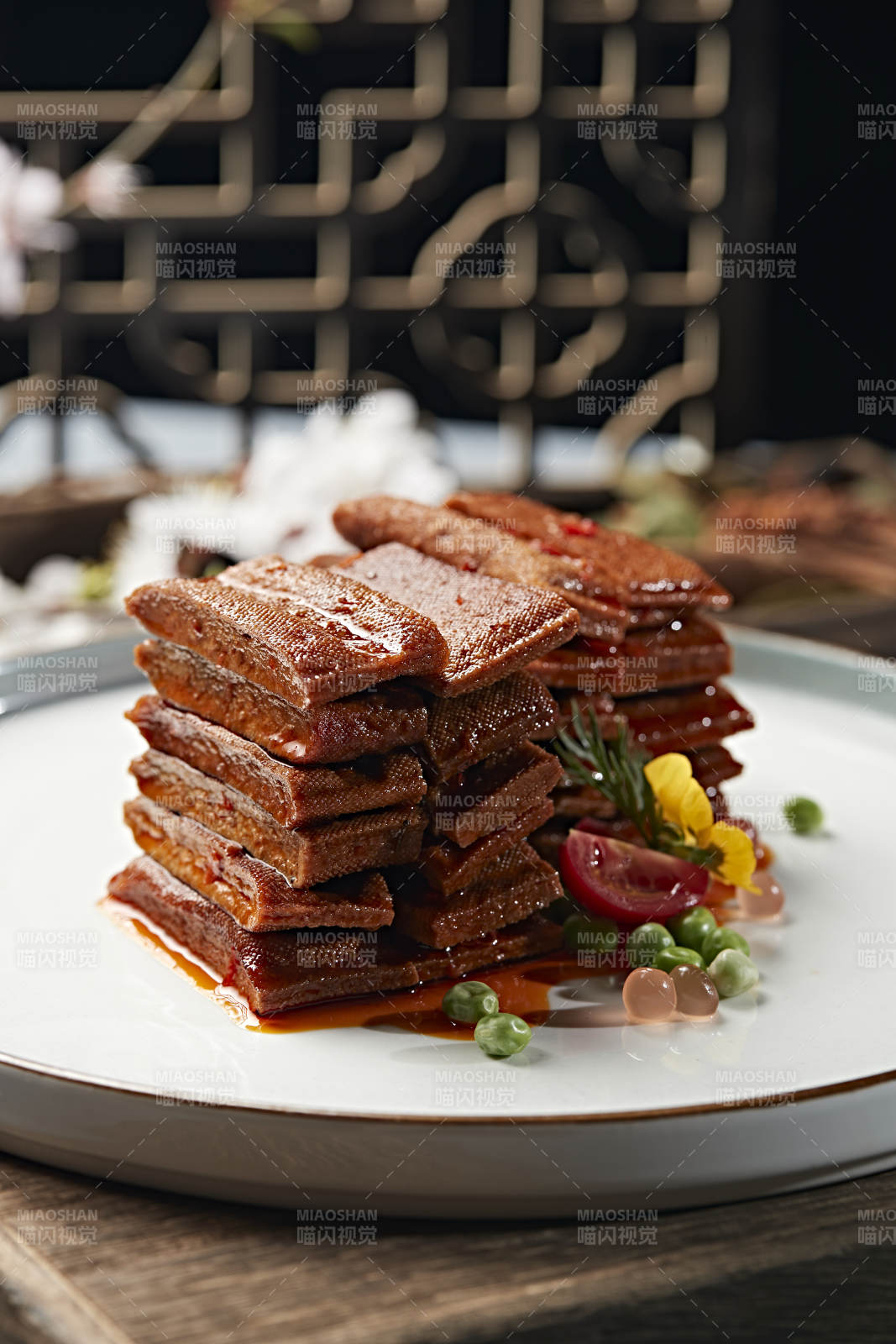 麻辣鲜甜的卤味豆腐干-摄影图