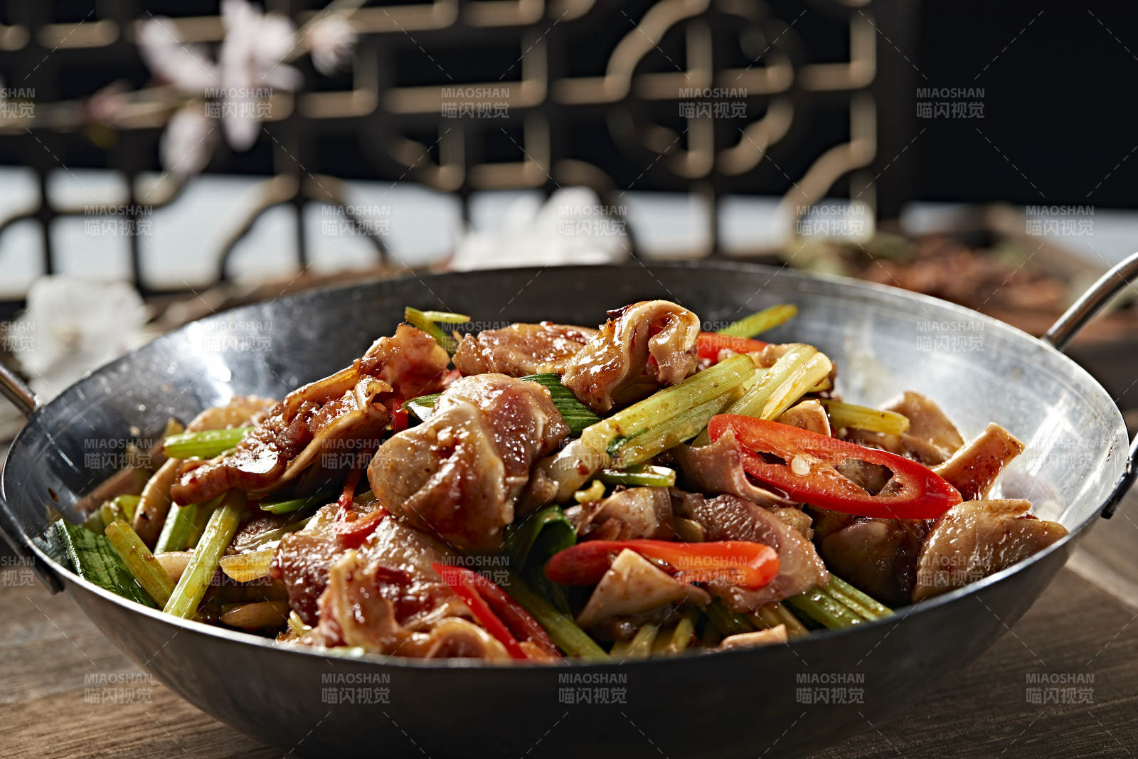 锅仔蒜苗香辣猪耳脆