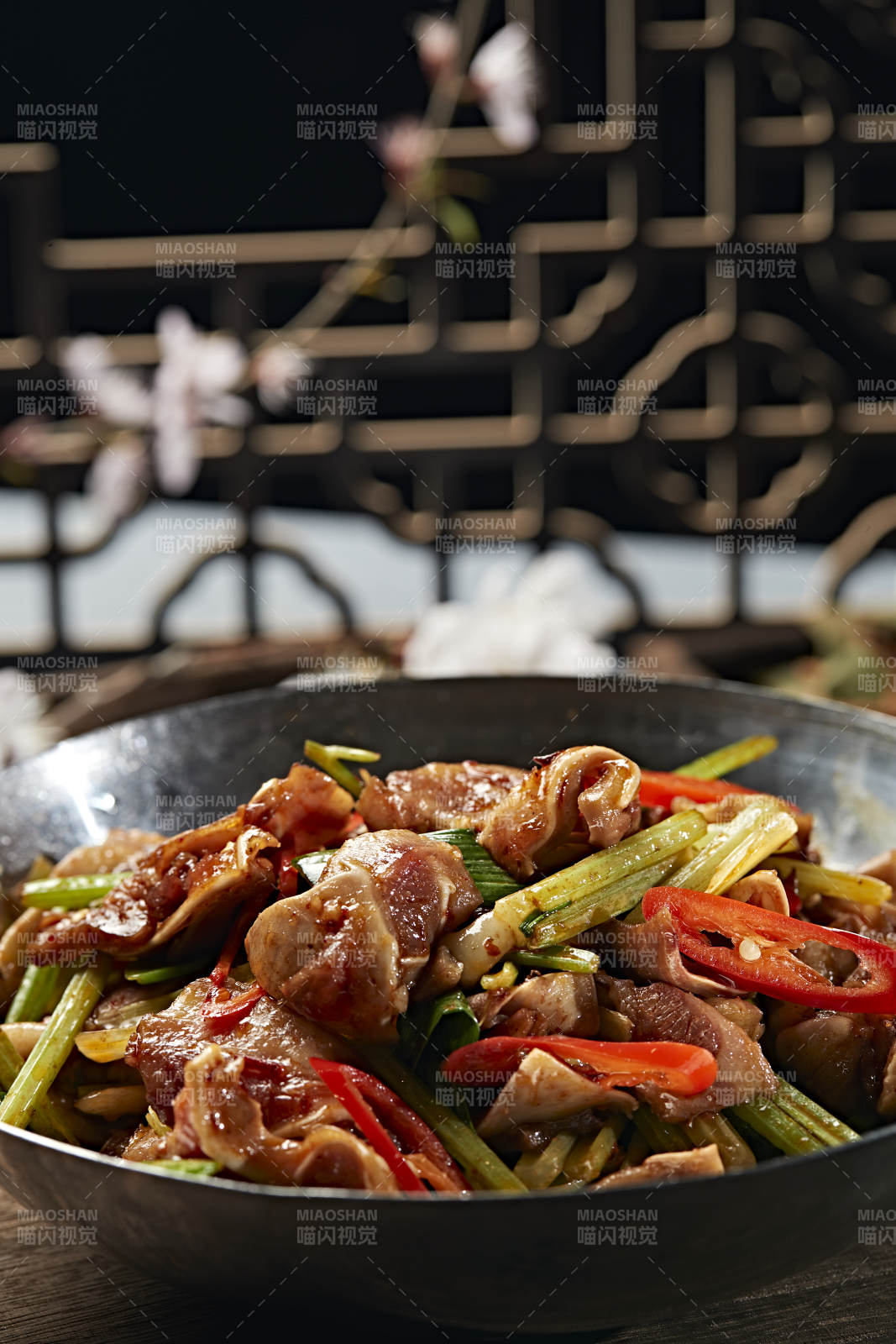 锅仔蒜苗香辣猪耳脆