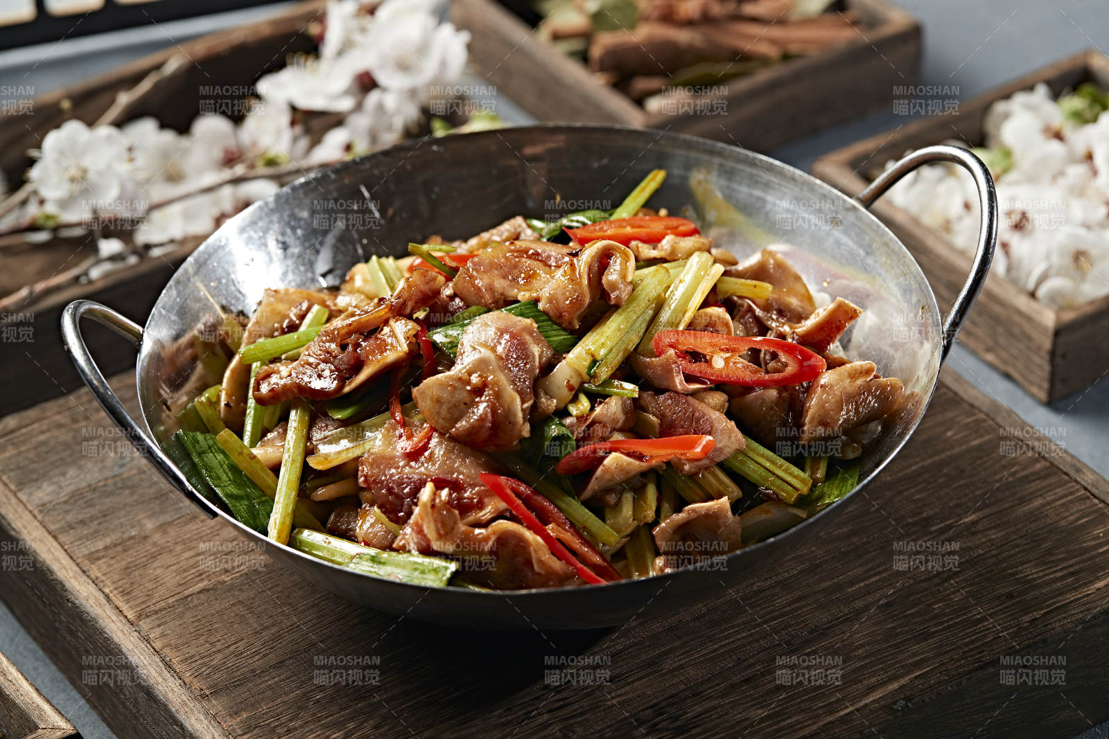 锅仔蒜苗香辣猪耳脆