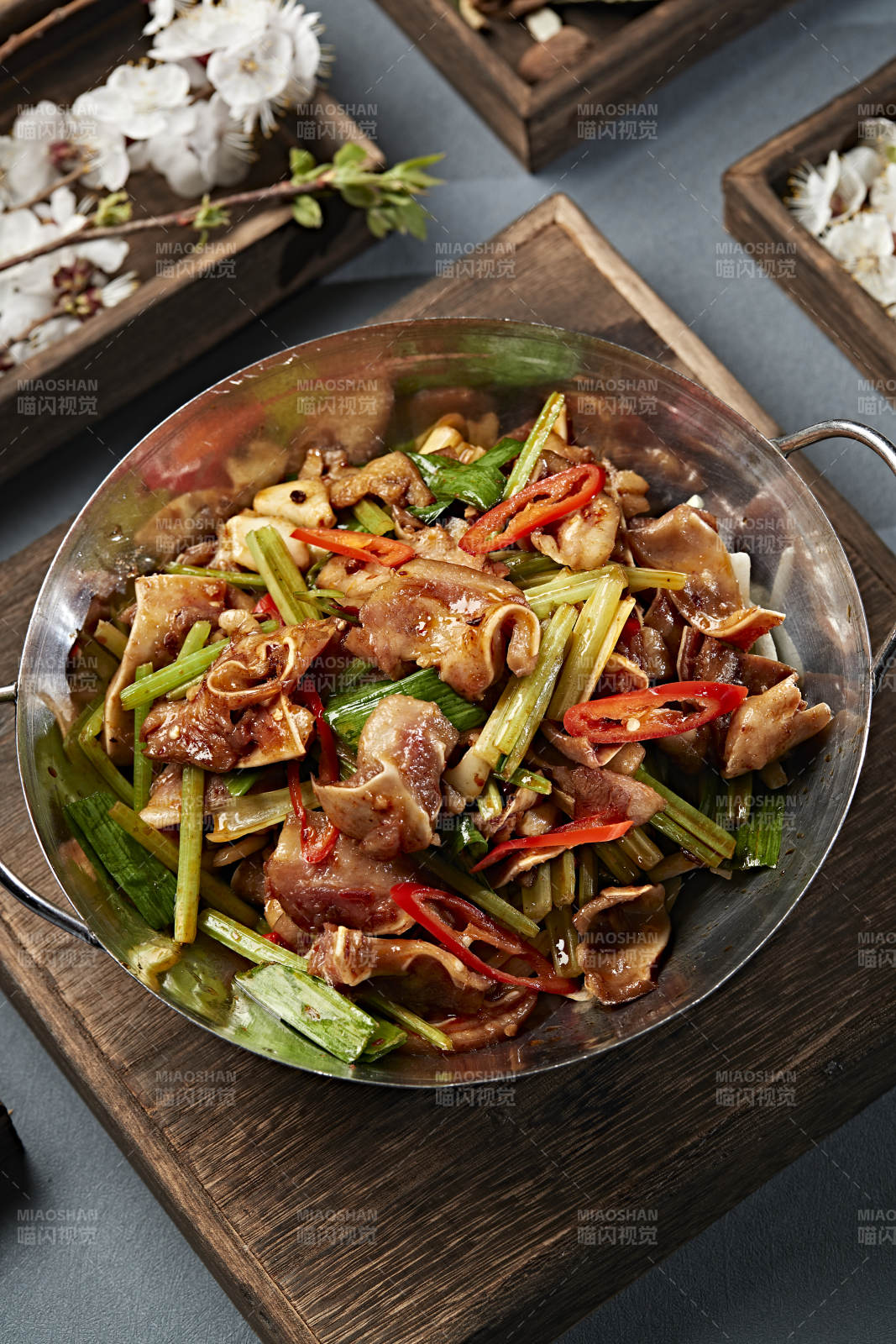 锅仔蒜苗香辣猪耳脆