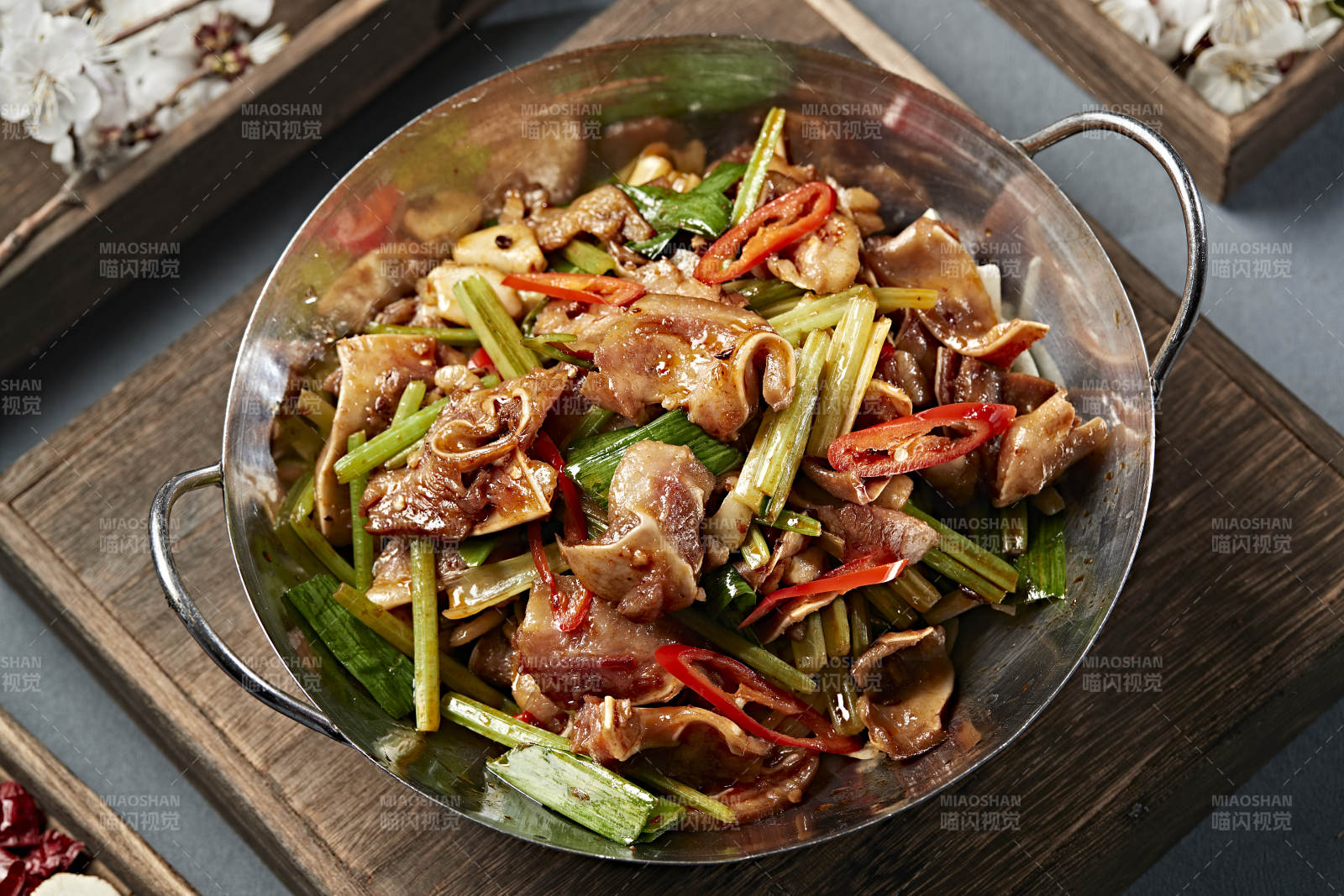 锅仔蒜苗香辣猪耳脆