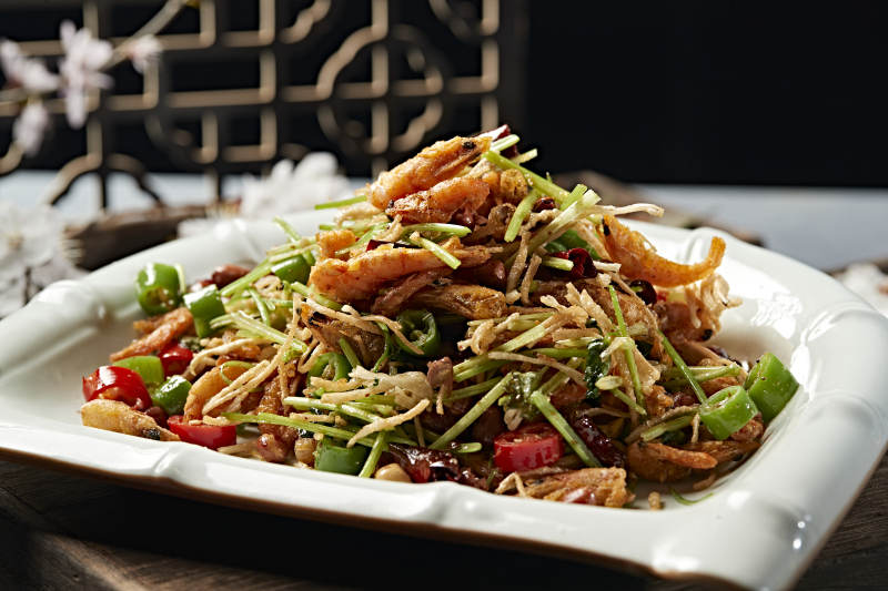 香辣米椒馓子爆炒小河虾