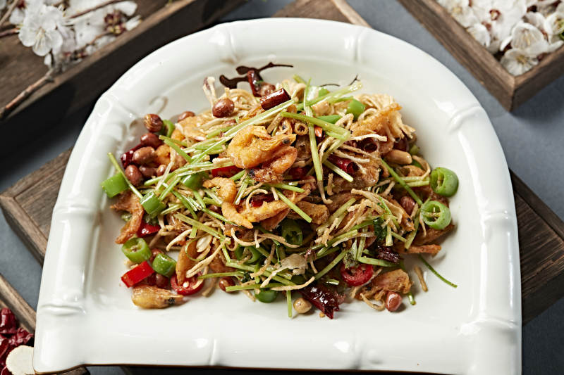 香辣米椒馓子爆炒小河虾