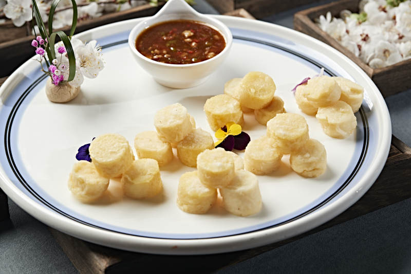 油炸日式豆腐块配蘸汁