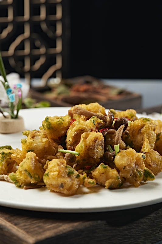 油炸海蛎子扇贝肉配海鲜菇