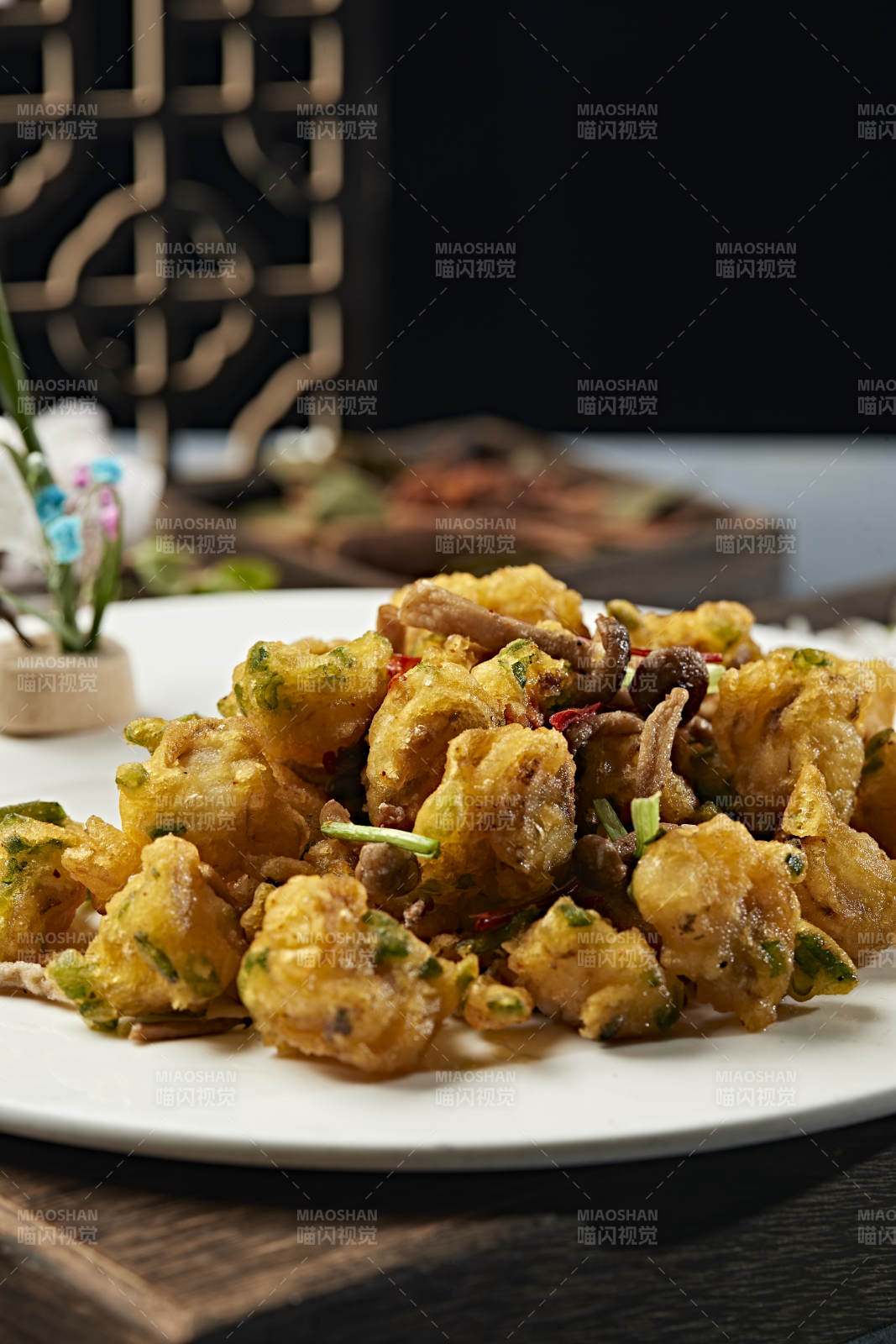 油炸海蛎子扇贝肉配海鲜菇