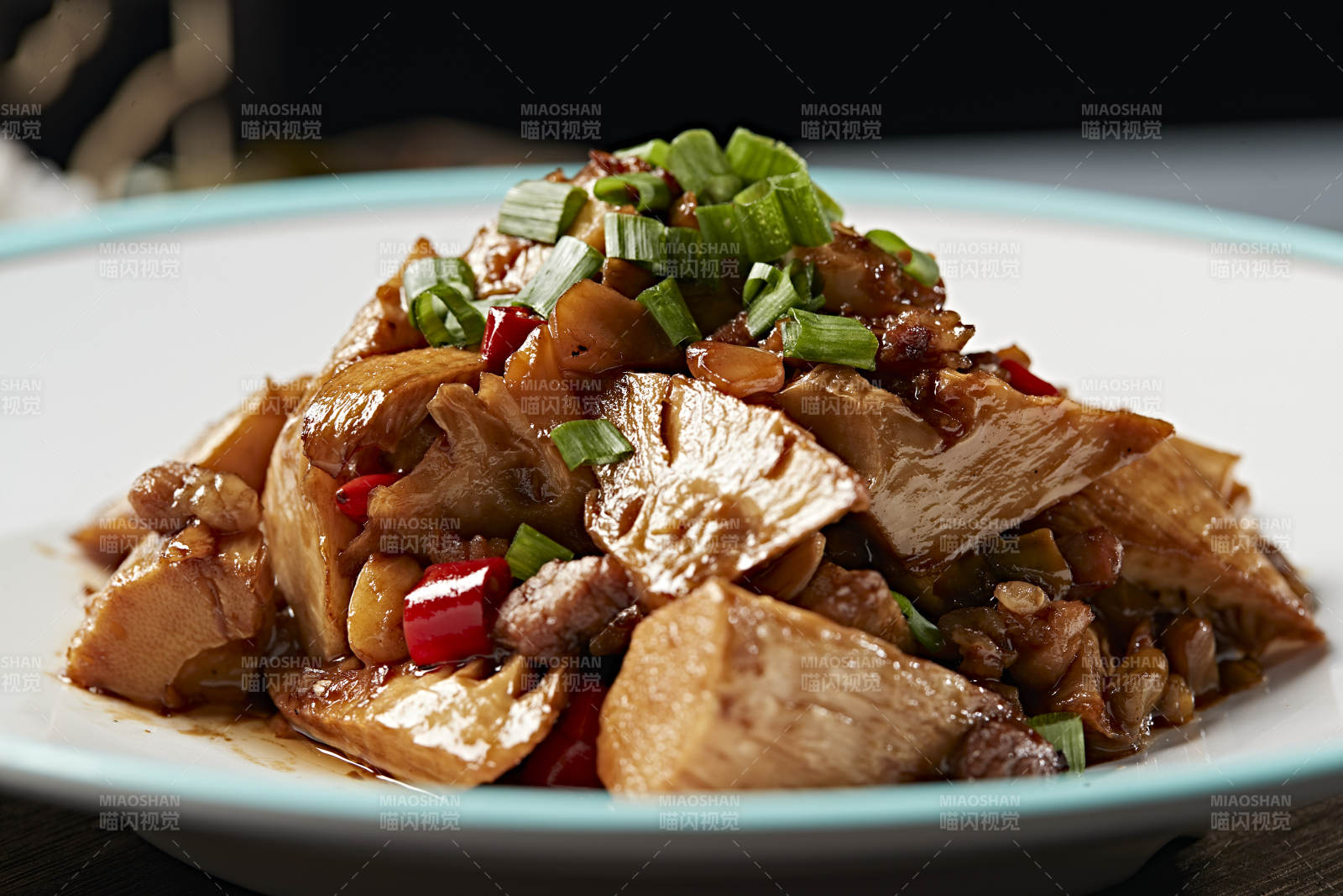 彩椒丝肉丝炒杏鲍菇丝