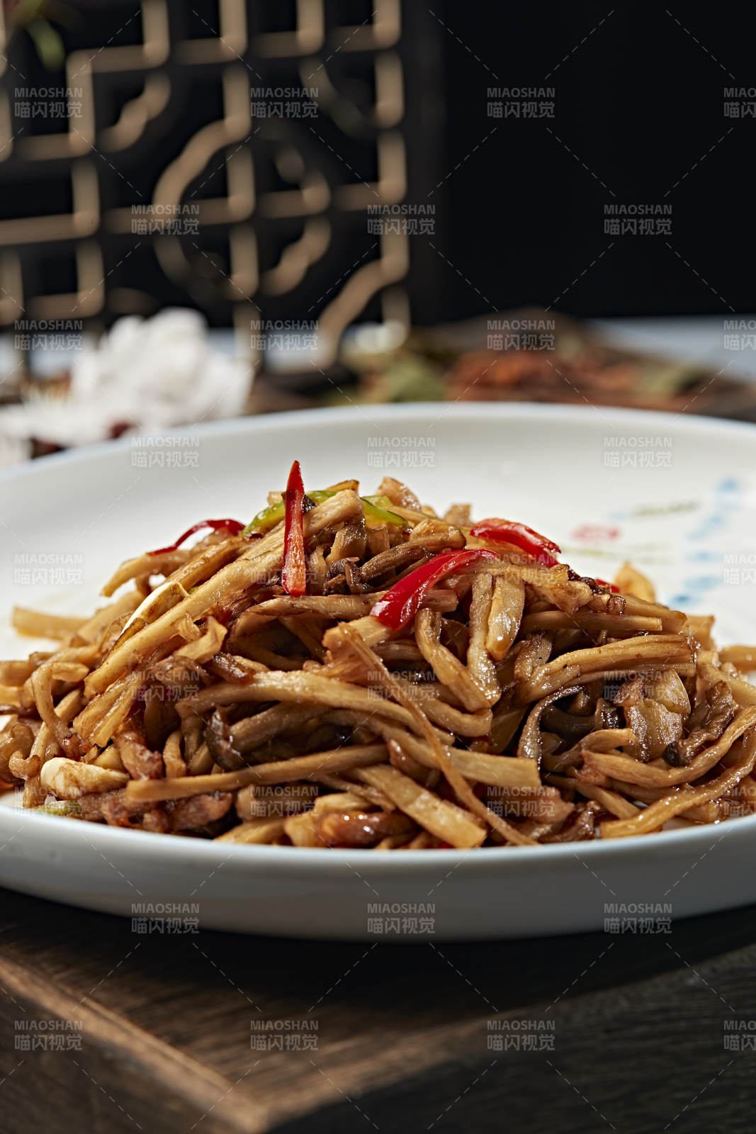 彩椒丝肉丝炒杏鲍菇丝