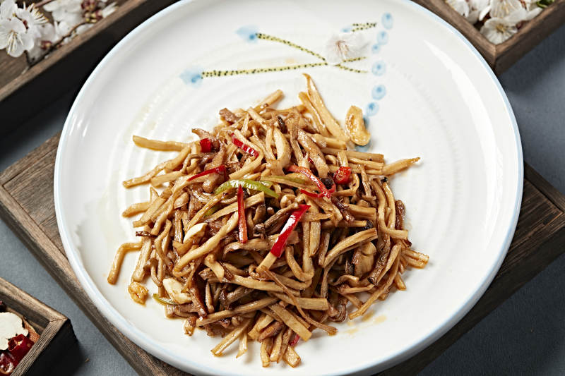 彩椒丝肉丝炒杏鲍菇丝