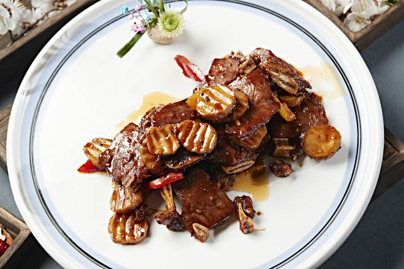 黑椒杏鲍菇牛仔骨-摄影图