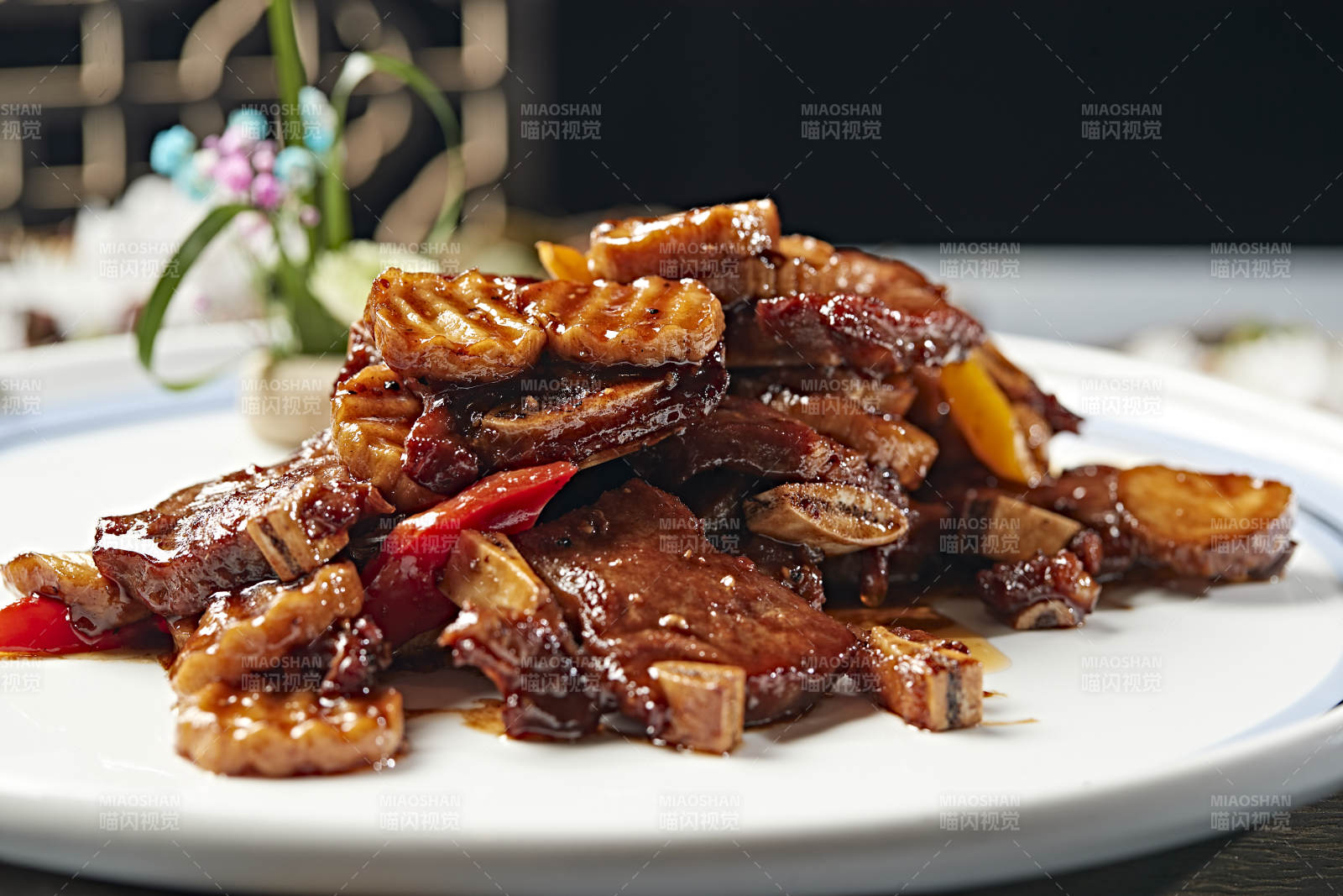 黑椒杏鲍菇牛仔骨-摄影图