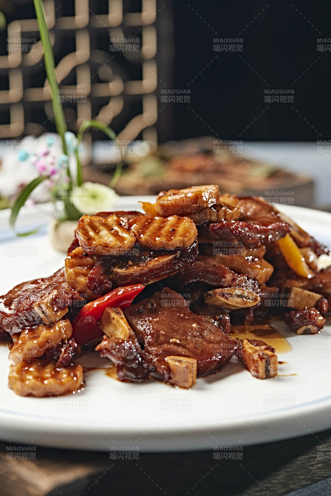 黑椒杏鲍菇牛仔骨-摄影图