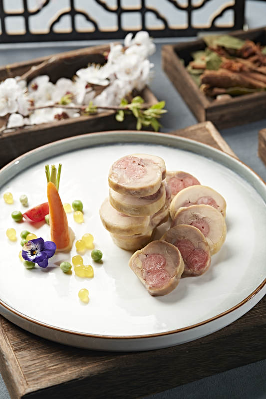 鸡腿肉广式腊肠卷切片