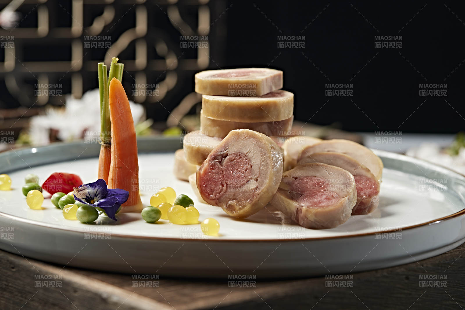 鸡腿肉广式腊肠卷切片