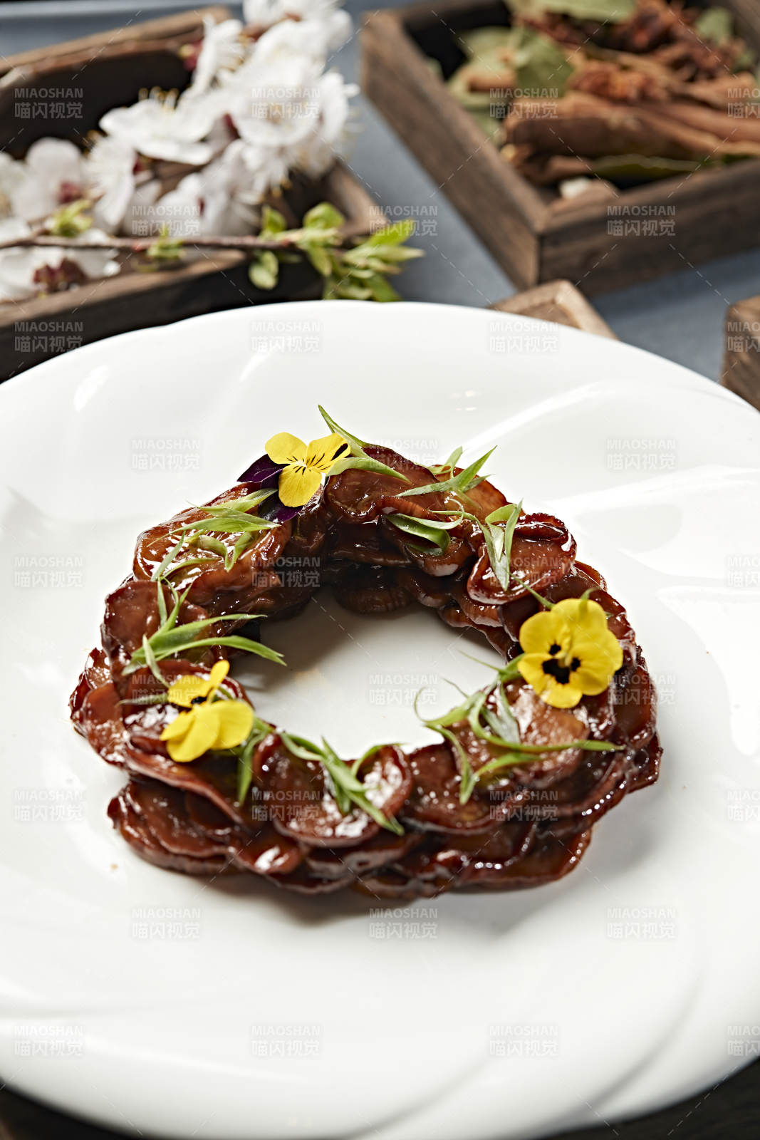 美味凉菜红焗杏鲍菇片