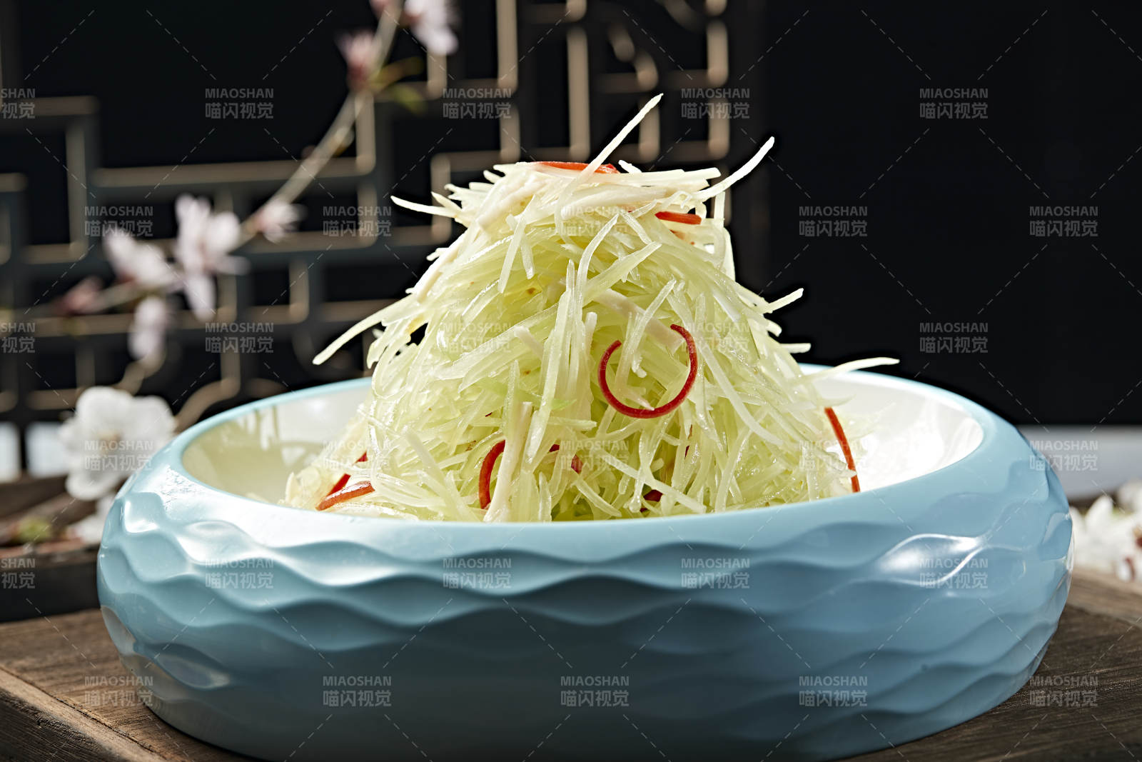 美味凉菜巧拌彩椒笋丝-摄影图