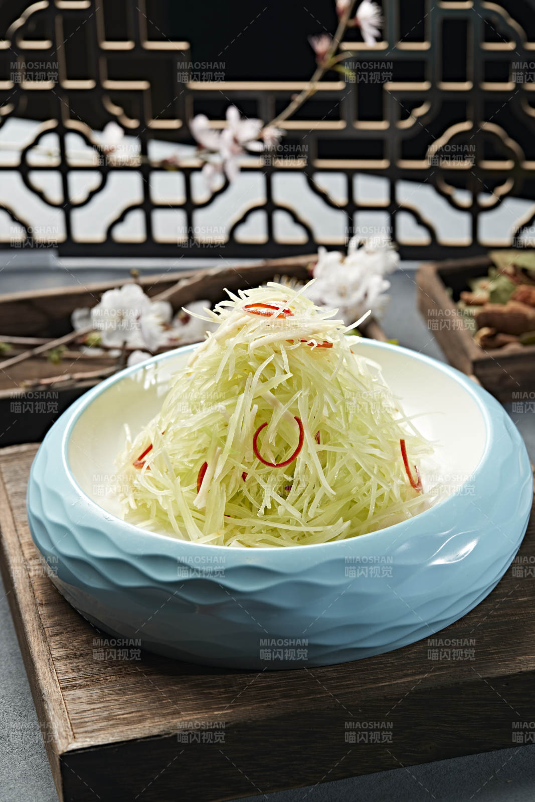 美味凉菜巧拌彩椒笋丝-摄影图