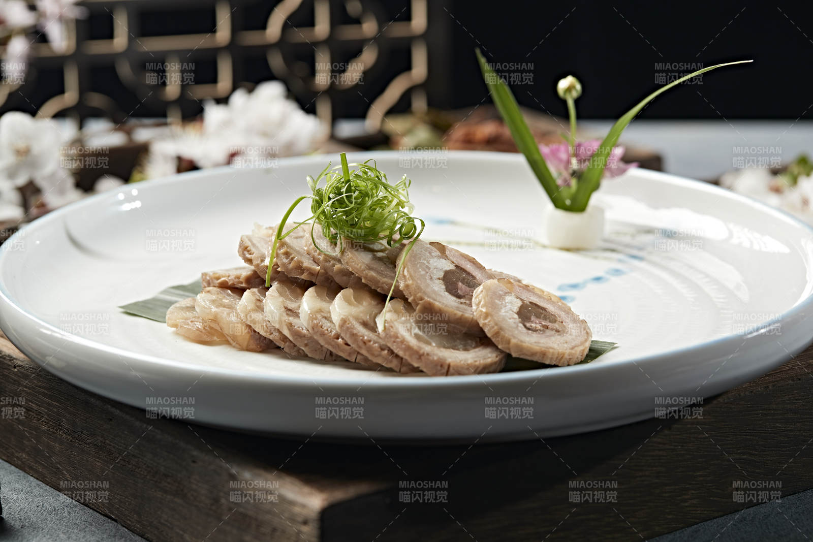 牛肚卷牛蹄筋切片-摄影图