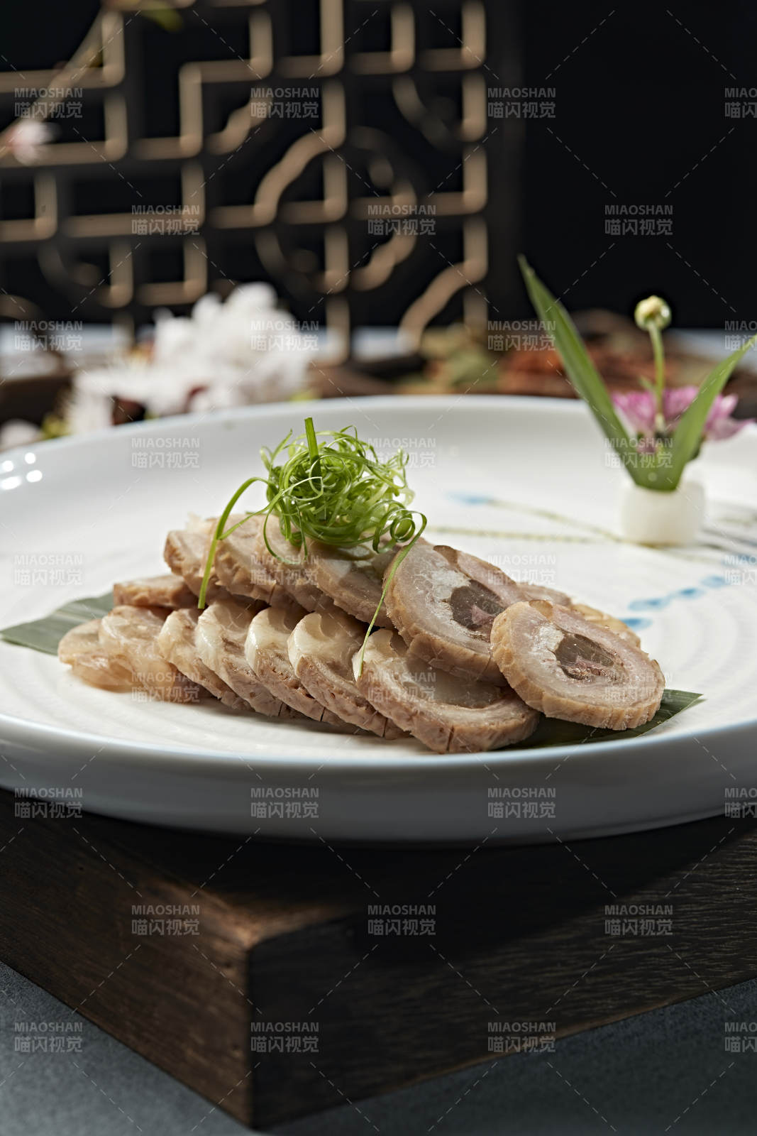 牛肚卷牛蹄筋切片-摄影图